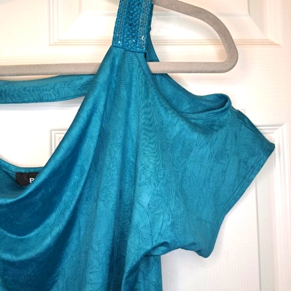 BCX Blue Cowl Neck Cold Shoulder Shiny Blouse Size XS - Picture 4 of 7